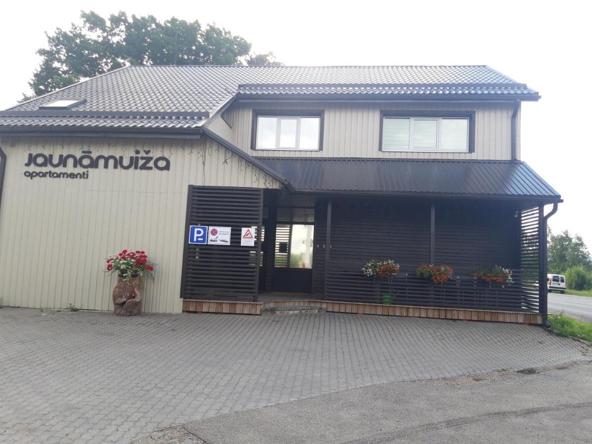 Jaunamuiza Apartamenti Valmiera Exteriör bild
